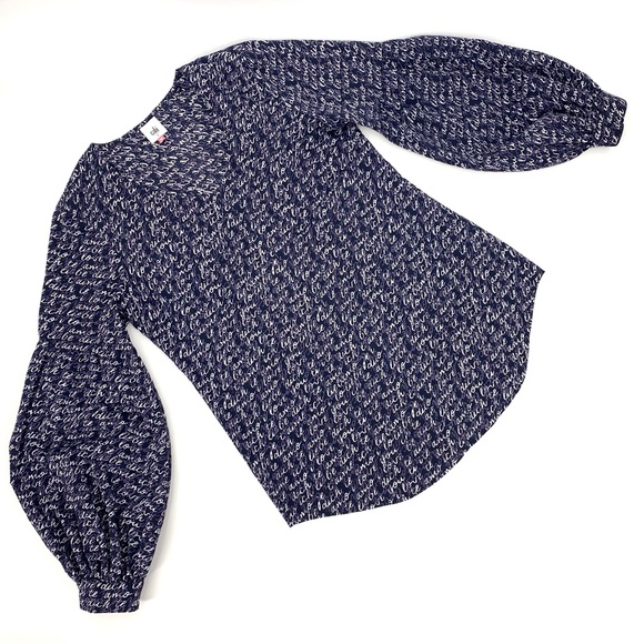 Cabi Te Amo Blouse # 5336, 'Love' Printed Long Sleeve V-neck Navy Blouse, Small - Picture 10 of 16